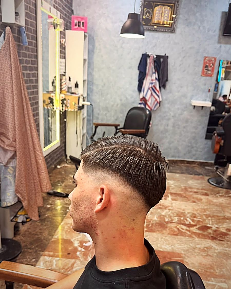 Peinado hacia atrás con fade